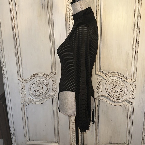 Pretty Little Things Mock Neck Long Sleeve Peekaboo Bodysuit Size 4 Minimalist - Picture 9 of 14